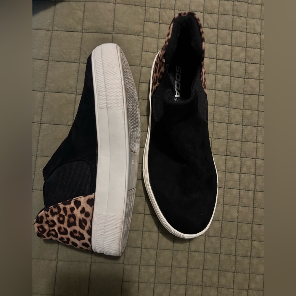 Soda Women's Black and Leopard Print Sneakers